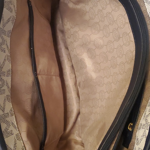 Michael Kors Jetset Tote - Picture 4 of 9